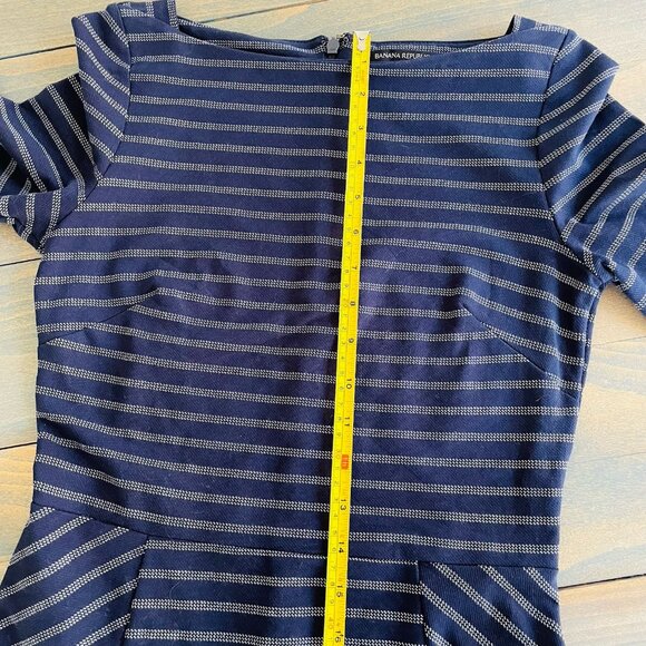 Banana Republic Fit & Flare Dress Navy Blue White Striped Stretch Size 0 (D8) - Picture 6 of 7